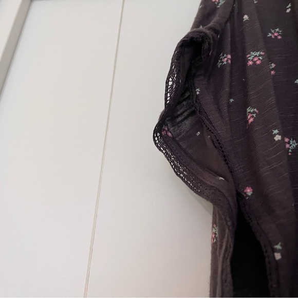 Floral Button-Down Ruffle Top - Picture 5 of 5